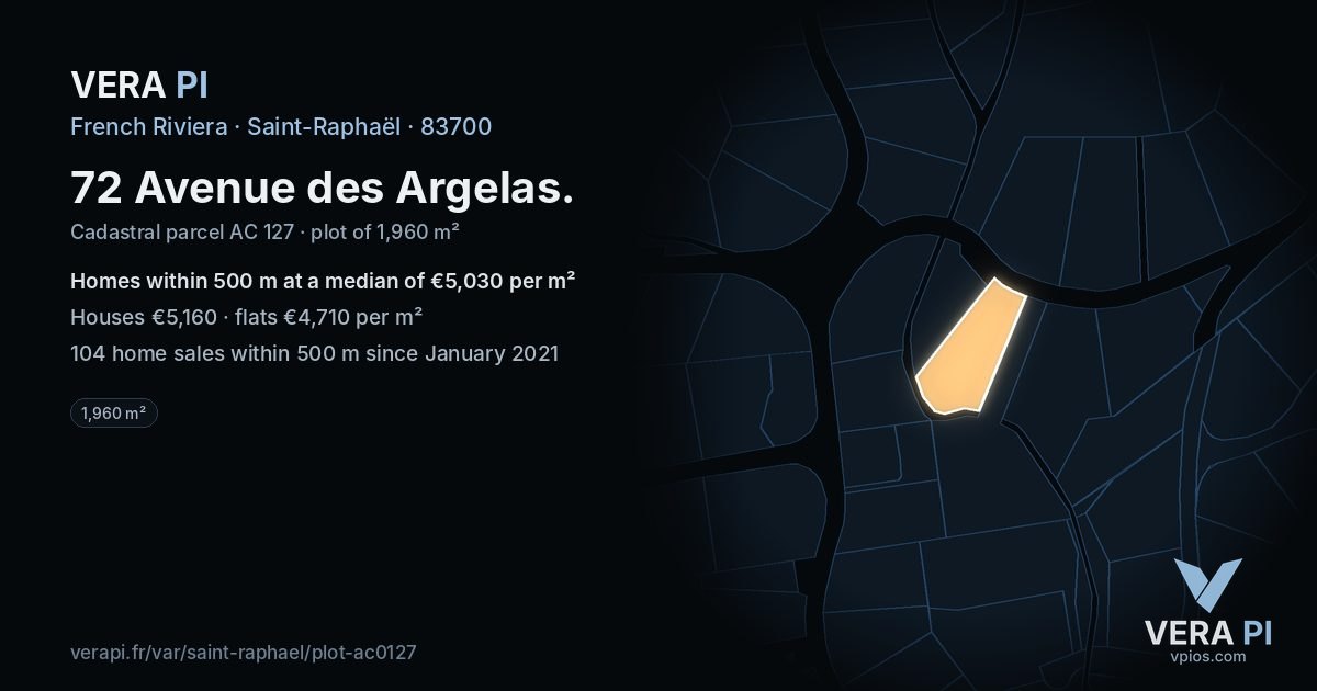 72 Avenue des Argelas, Saint-Raphaël at night – the plot lit, the parcels around coloured by the prices near them