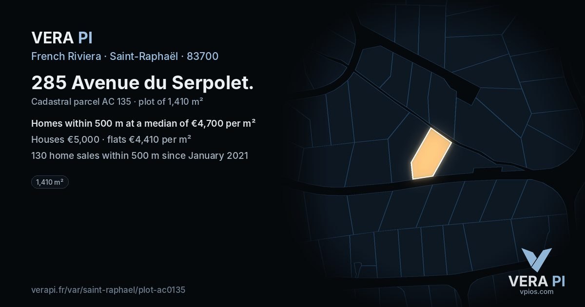 285 Avenue du Serpolet, Saint-Raphaël at night – the plot lit, the parcels around coloured by the prices near them