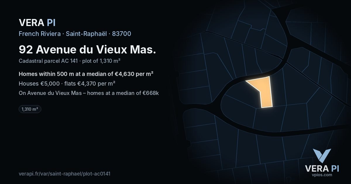 92 Avenue du Vieux Mas, Saint-Raphaël at night – the plot lit, the parcels around coloured by the prices near them