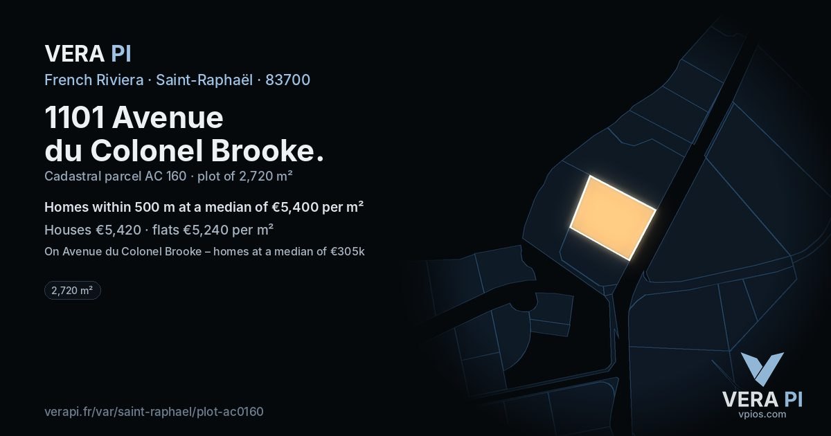 1101 Avenue du Colonel Brooke, Saint-Raphaël at night – the plot lit, the parcels around coloured by the prices near them
