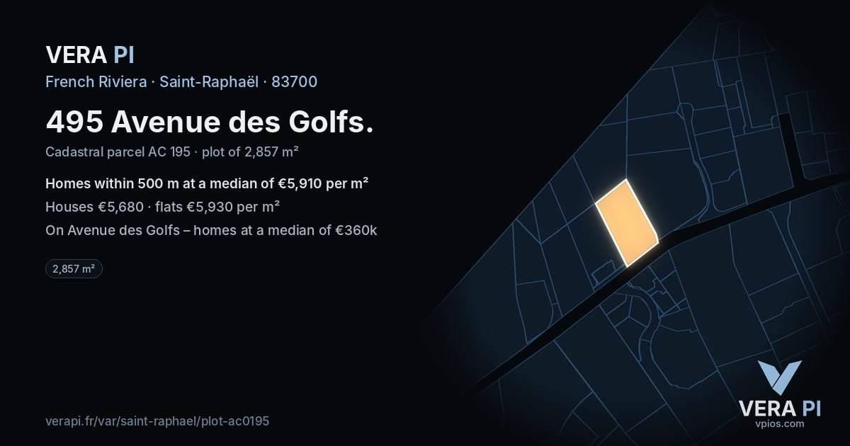 495 Avenue des Golfs, Saint-Raphaël at night – the plot lit, the parcels around coloured by the prices near them