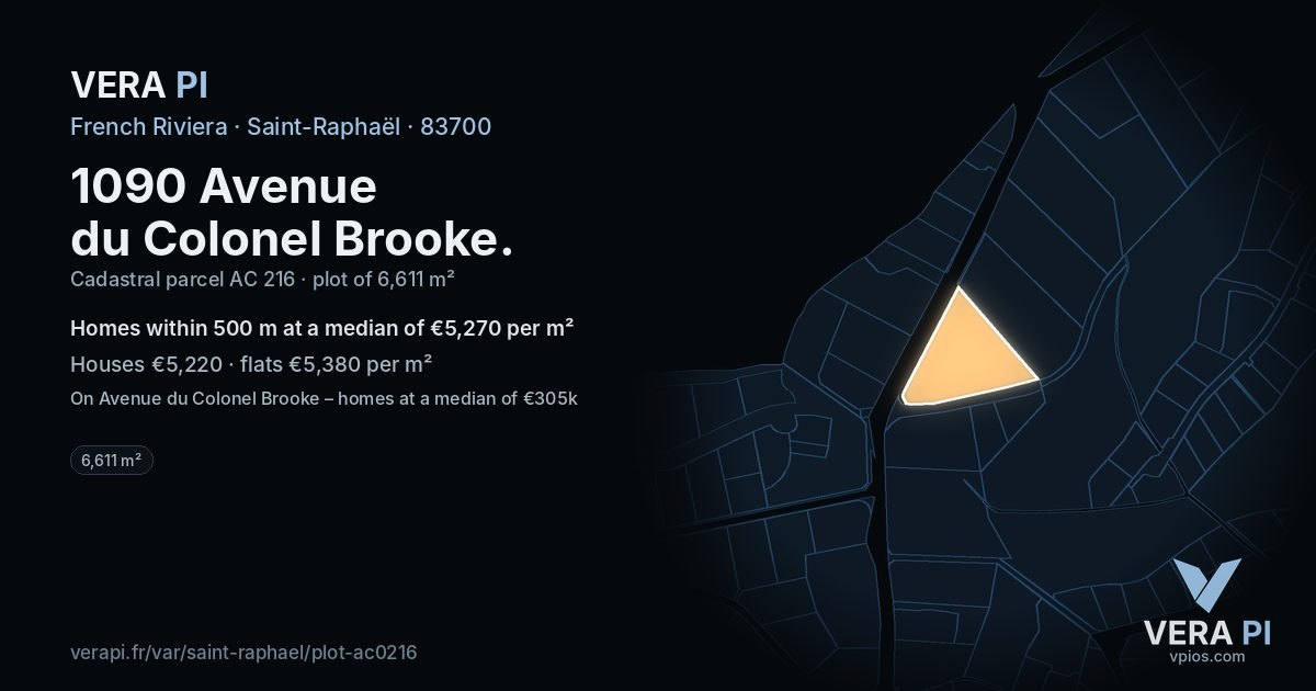 1090 Avenue du Colonel Brooke, Saint-Raphaël at night – the plot lit, the parcels around coloured by the prices near them