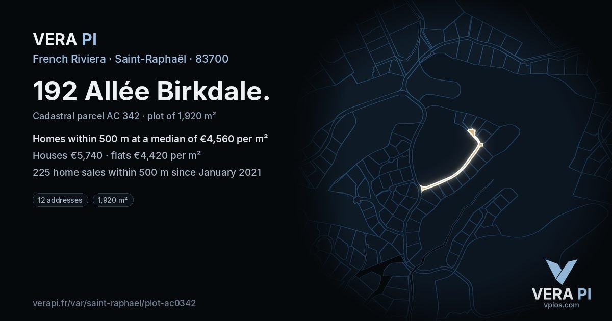 192 Allée Birkdale, Saint-Raphaël at night – the plot lit, the parcels around coloured by the prices near them