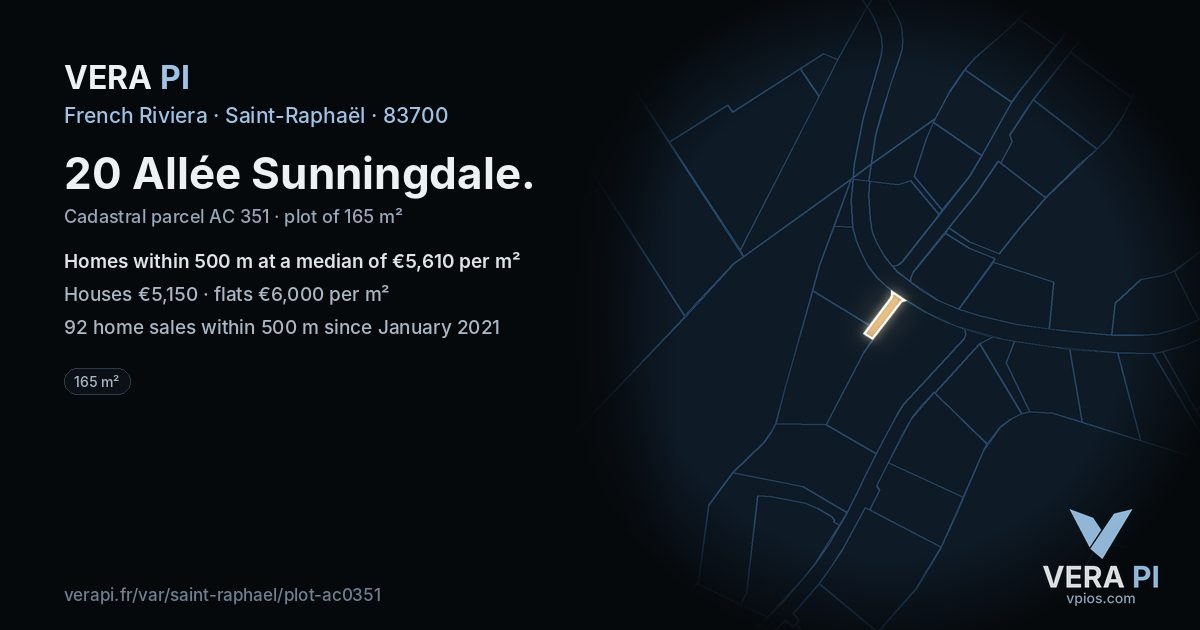 20 Allée Sunningdale, Saint-Raphaël at night – the plot lit, the parcels around coloured by the prices near them