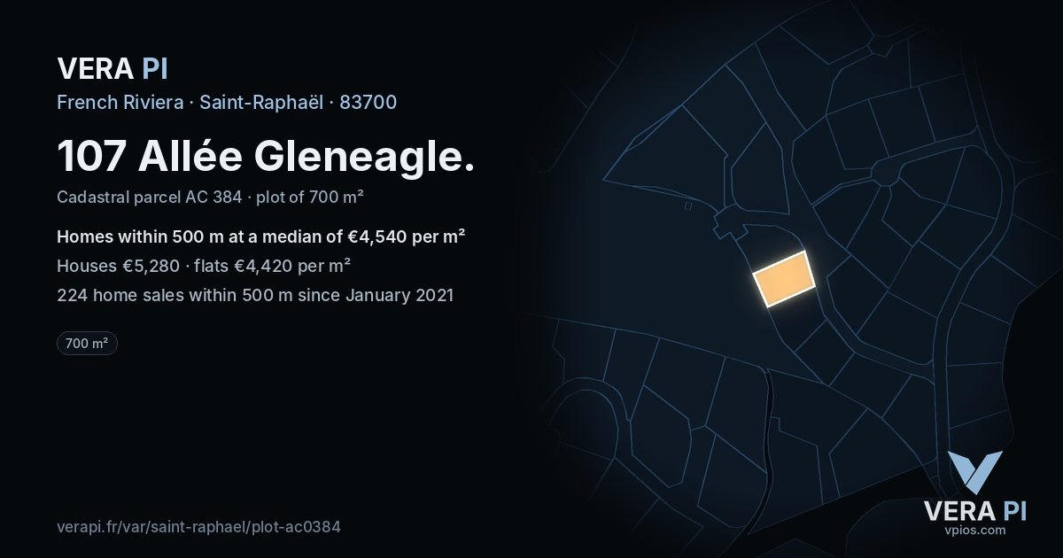 107 Allée Gleneagle, Saint-Raphaël at night – the plot lit, the parcels around coloured by the prices near them