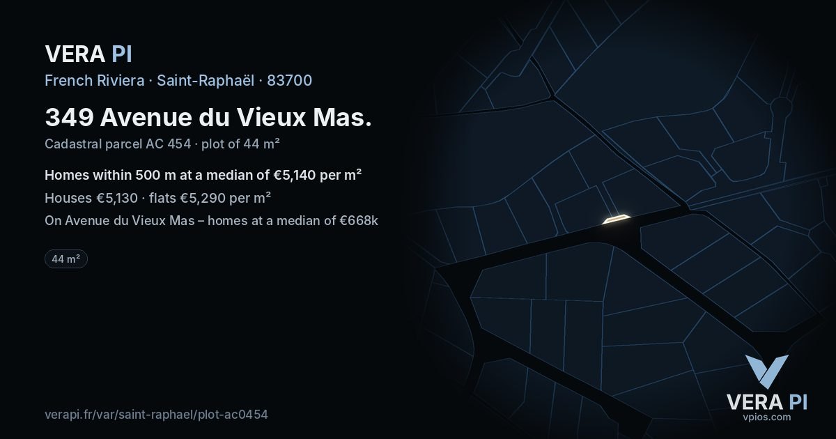 349 Avenue du Vieux Mas, Saint-Raphaël at night – the plot lit, the parcels around coloured by the prices near them
