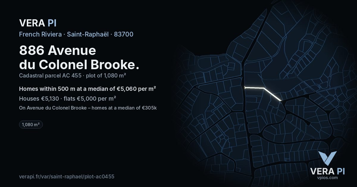 886 Avenue du Colonel Brooke, Saint-Raphaël at night – the plot lit, the parcels around coloured by the prices near them
