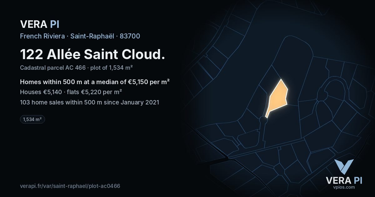 122 Allée Saint Cloud, Saint-Raphaël at night – the plot lit, the parcels around coloured by the prices near them