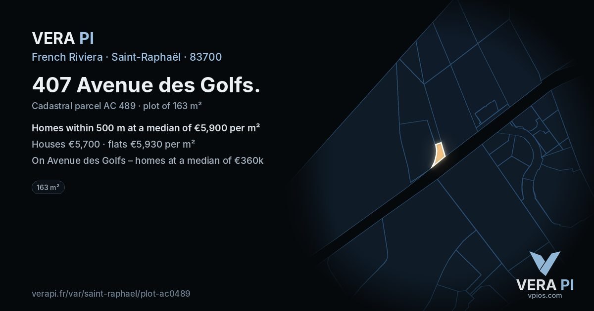 407 Avenue des Golfs, Saint-Raphaël at night – the plot lit, the parcels around coloured by the prices near them