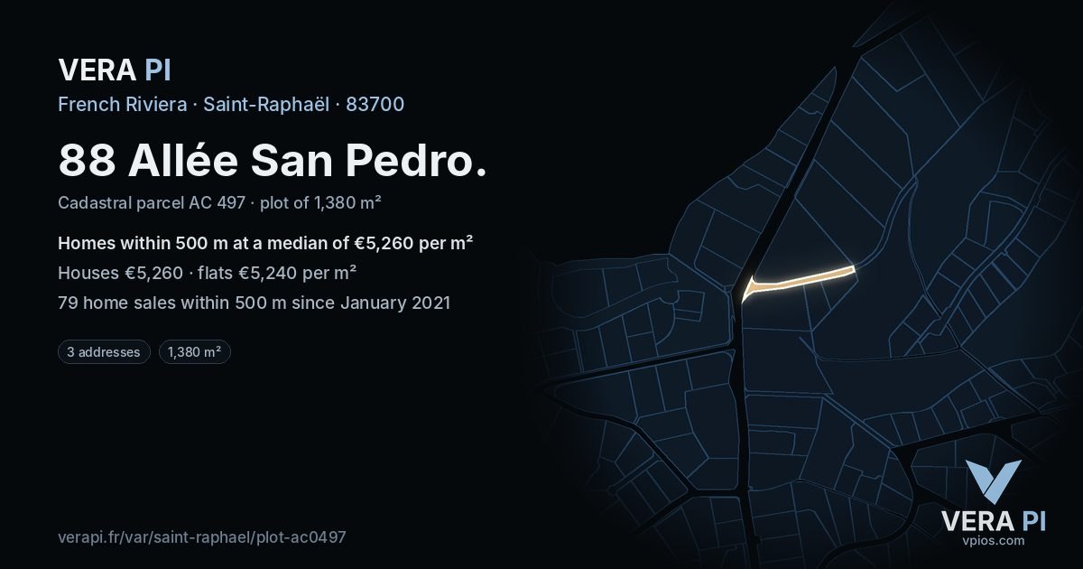 88 Allée San Pedro, Saint-Raphaël at night – the plot lit, the parcels around coloured by the prices near them