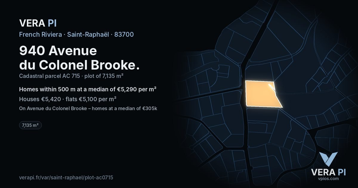 940 Avenue du Colonel Brooke, Saint-Raphaël at night – the plot lit, the parcels around coloured by the prices near them