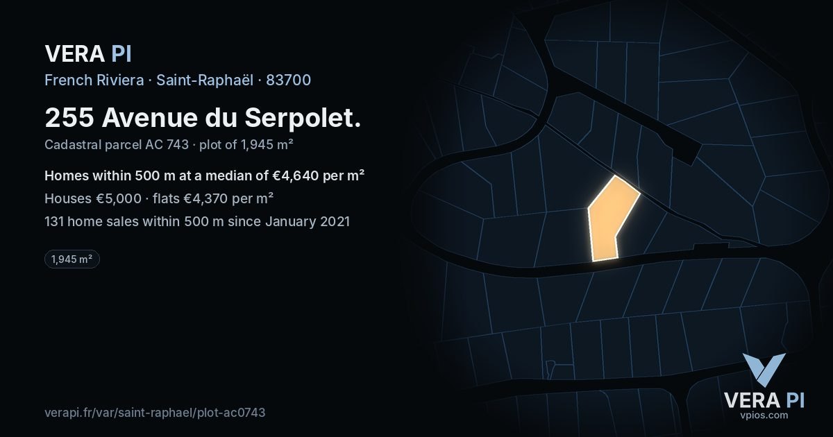 255 Avenue du Serpolet, Saint-Raphaël at night – the plot lit, the parcels around coloured by the prices near them