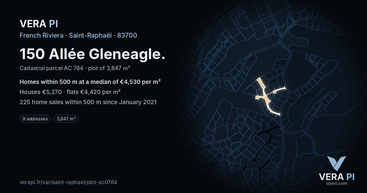 150 Allée Gleneagle, Saint-Raphaël at night – the plot lit, the parcels around coloured by the prices near them