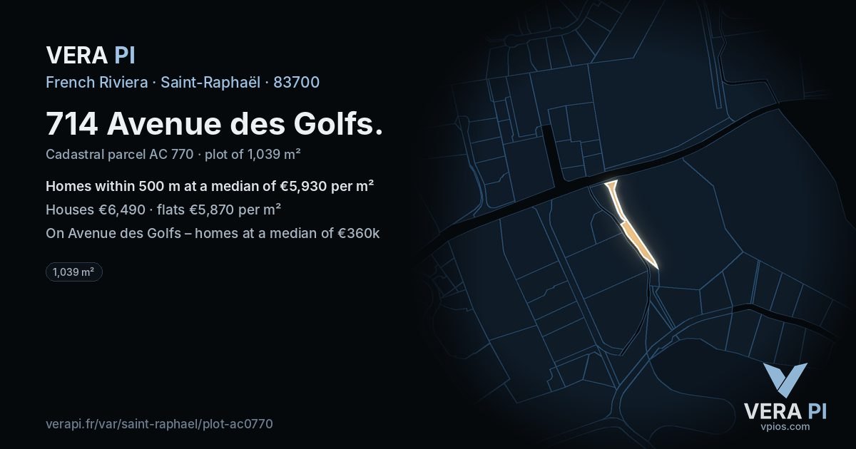 714 Avenue des Golfs, Saint-Raphaël at night – the plot lit, the parcels around coloured by the prices near them