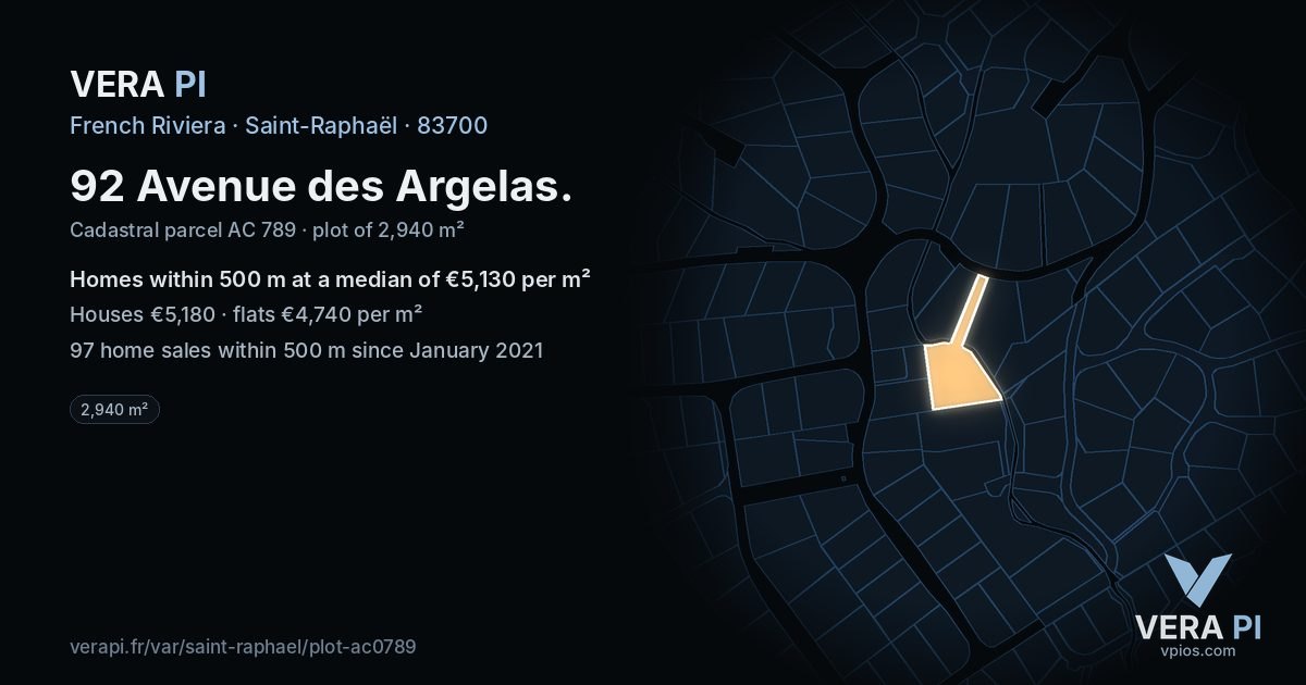92 Avenue des Argelas, Saint-Raphaël at night – the plot lit, the parcels around coloured by the prices near them