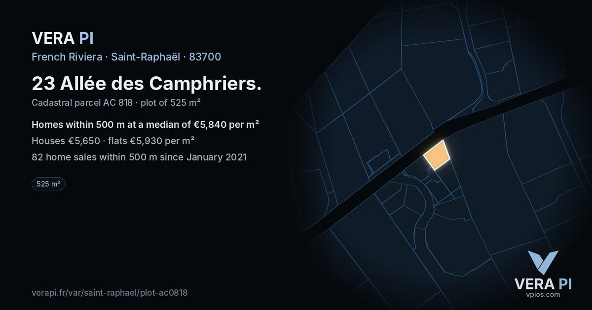 23 Allée des Camphriers, Saint-Raphaël at night – the plot lit, the parcels around coloured by the prices near them