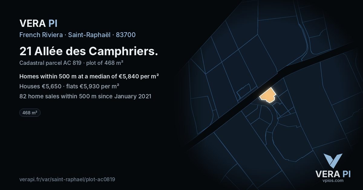 21 Allée des Camphriers, Saint-Raphaël at night – the plot lit, the parcels around coloured by the prices near them