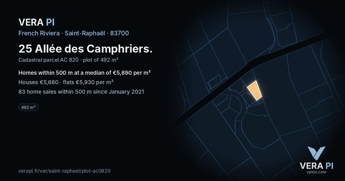 25 Allée des Camphriers, Saint-Raphaël at night – the plot lit, the parcels around coloured by the prices near them
