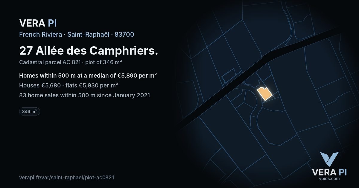 27 Allée des Camphriers, Saint-Raphaël at night – the plot lit, the parcels around coloured by the prices near them