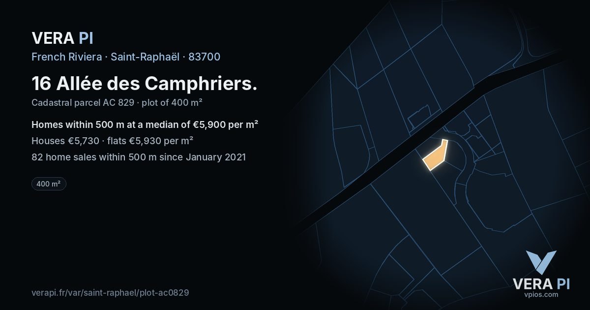 16 Allée des Camphriers, Saint-Raphaël at night – the plot lit, the parcels around coloured by the prices near them