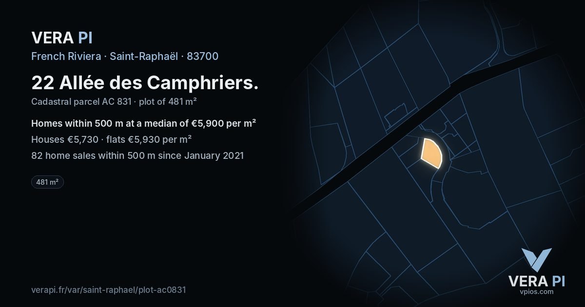 22 Allée des Camphriers, Saint-Raphaël at night – the plot lit, the parcels around coloured by the prices near them