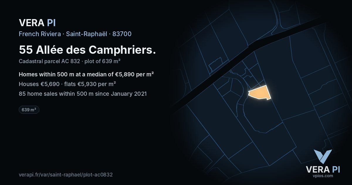 55 Allée des Camphriers, Saint-Raphaël at night – the plot lit, the parcels around coloured by the prices near them