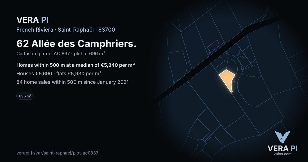 62 Allée des Camphriers, Saint-Raphaël at night – the plot lit, the parcels around coloured by the prices near them