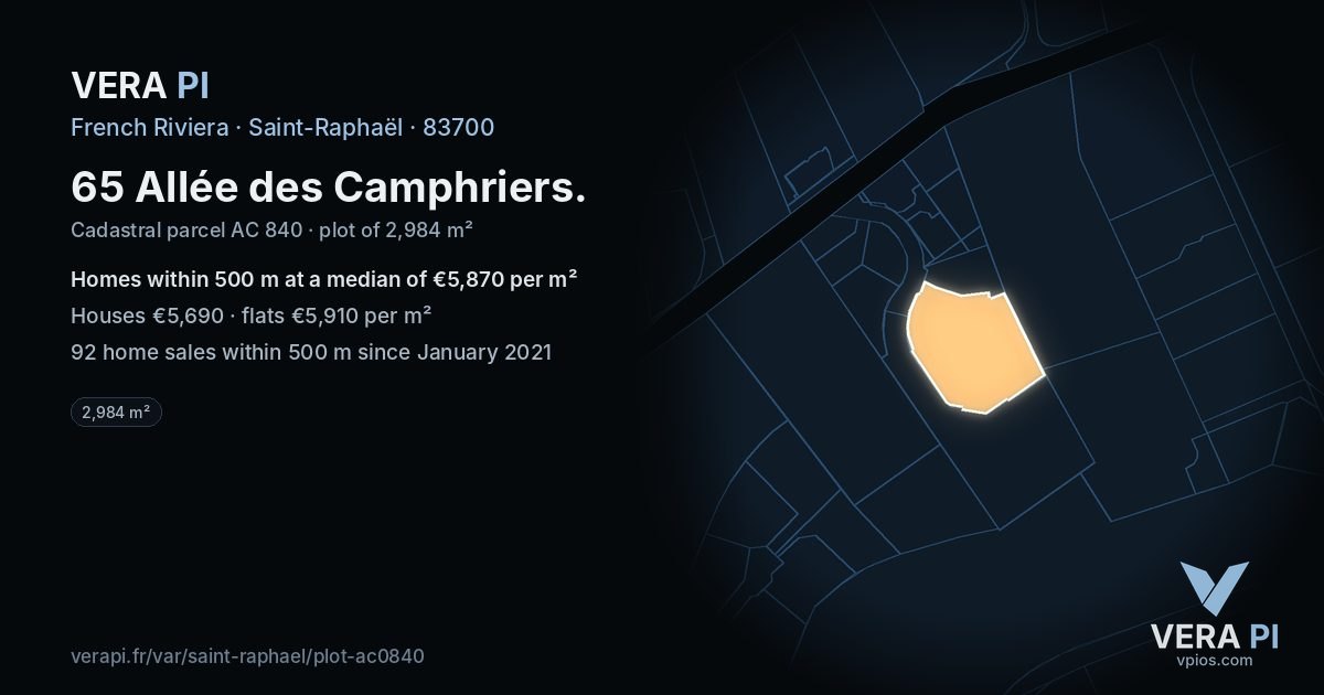 65 Allée des Camphriers, Saint-Raphaël at night – the plot lit, the parcels around coloured by the prices near them