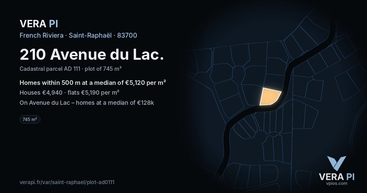 210 Avenue du Lac, Saint-Raphaël at night – the plot lit, the parcels around coloured by the prices near them