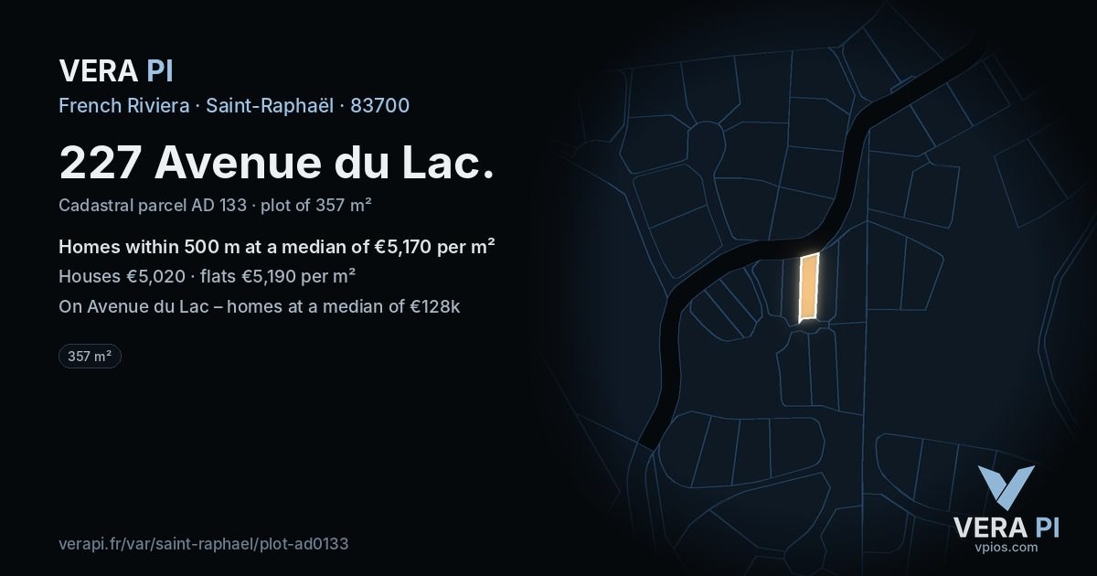 227 Avenue du Lac, Saint-Raphaël at night – the plot lit, the parcels around coloured by the prices near them