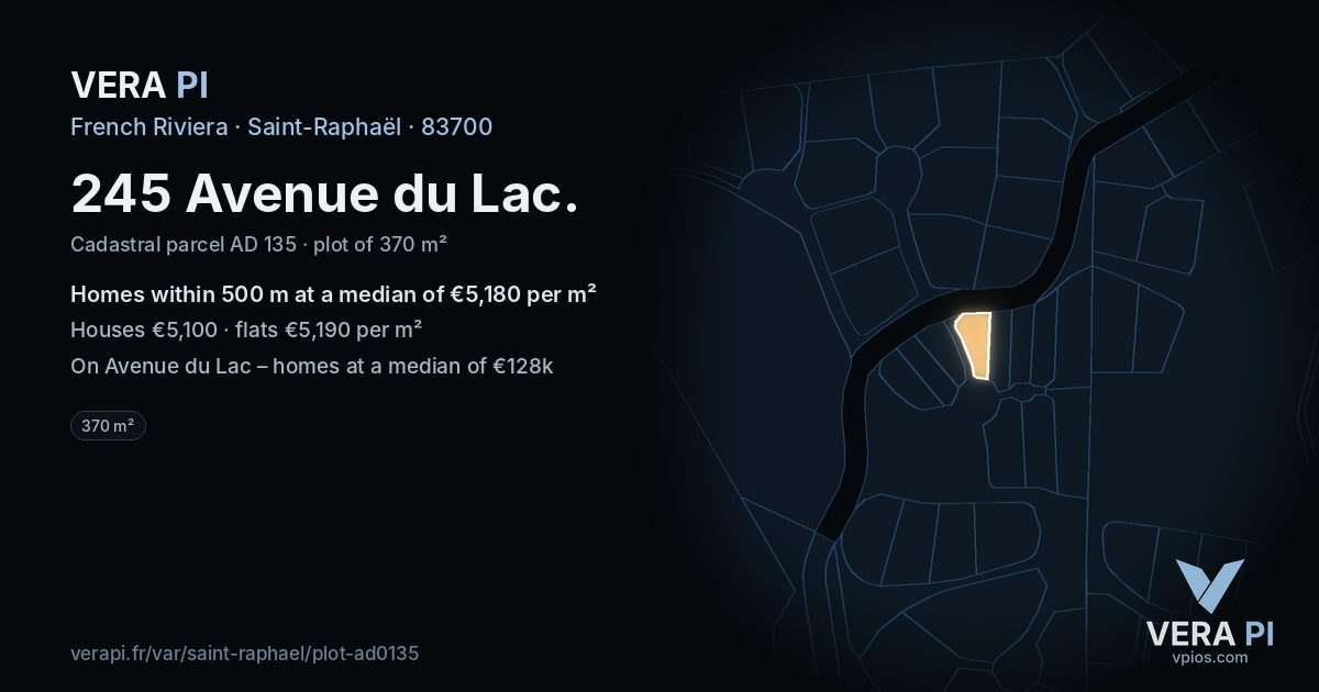 245 Avenue du Lac, Saint-Raphaël at night – the plot lit, the parcels around coloured by the prices near them