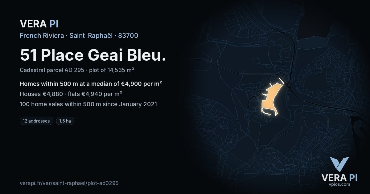 51 Place Geai Bleu, Saint-Raphaël at night – the plot lit, the parcels around coloured by the prices near them
