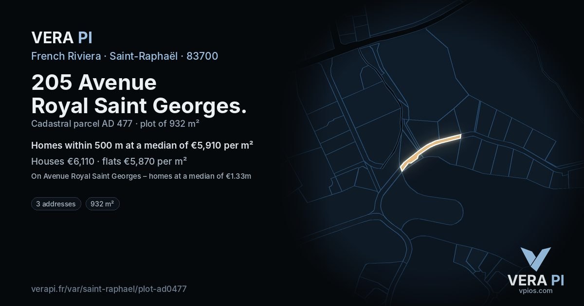 205 Avenue Royal Saint Georges, Saint-Raphaël at night – the plot lit, the parcels around coloured by the prices near them