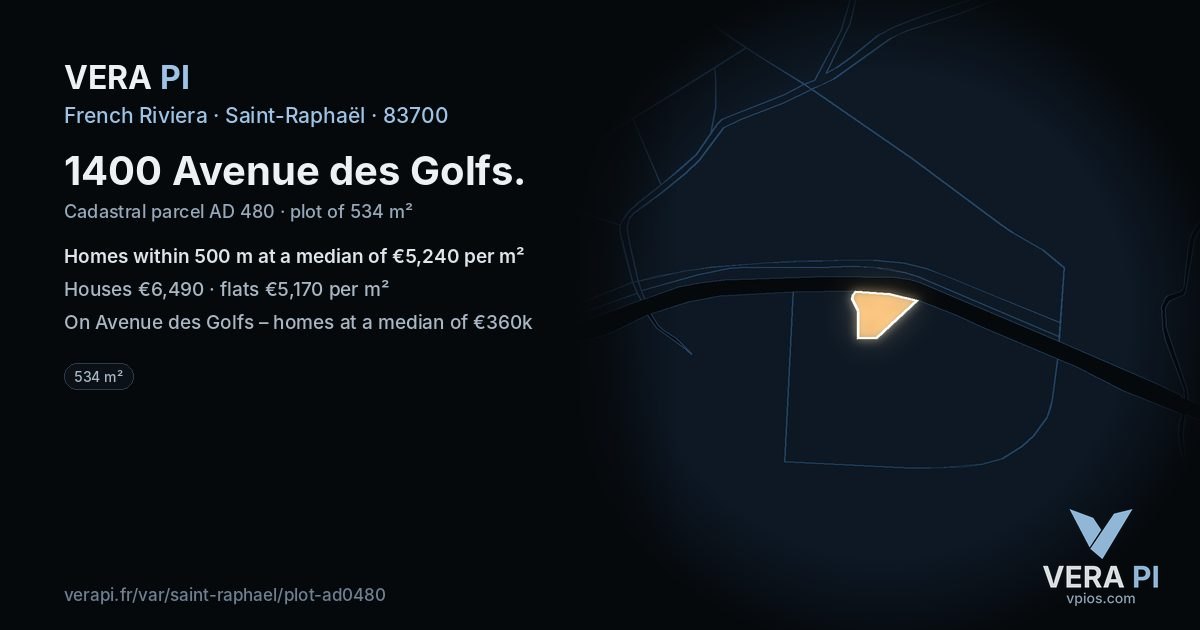 1400 Avenue des Golfs, Saint-Raphaël at night – the plot lit, the parcels around coloured by the prices near them