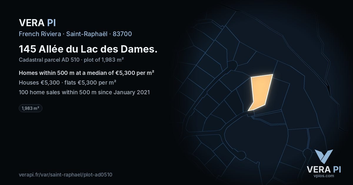 145 Allée du Lac des Dames, Saint-Raphaël at night – the plot lit, the parcels around coloured by the prices near them