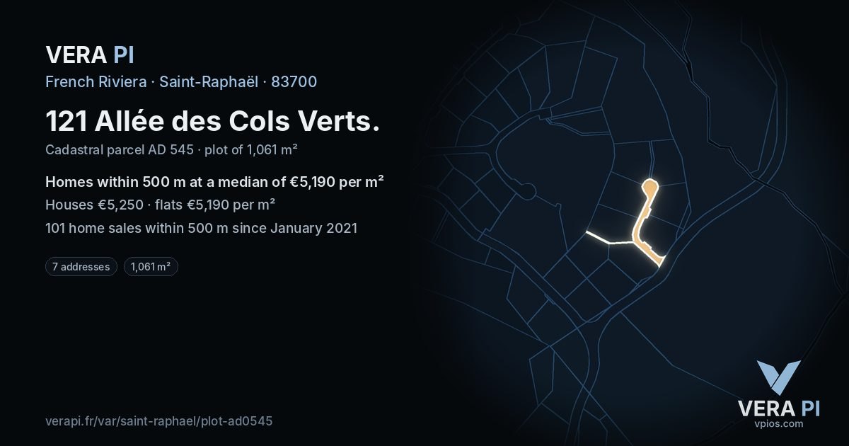 121 Allée des Cols Verts, Saint-Raphaël at night – the plot lit, the parcels around coloured by the prices near them