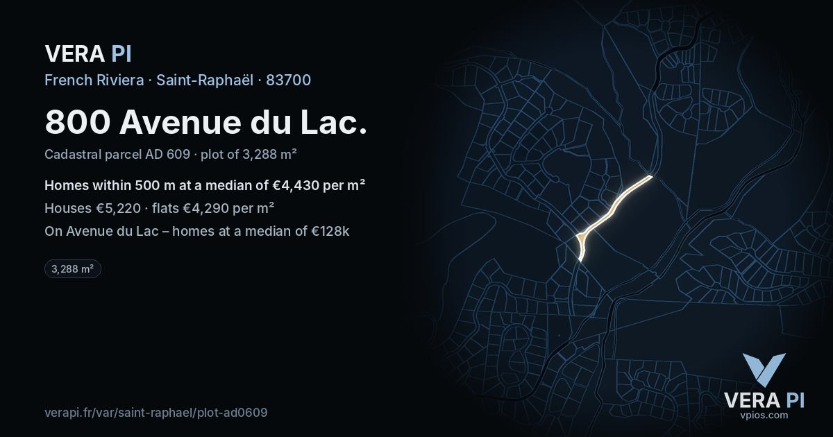 800 Avenue du Lac, Saint-Raphaël at night – the plot lit, the parcels around coloured by the prices near them