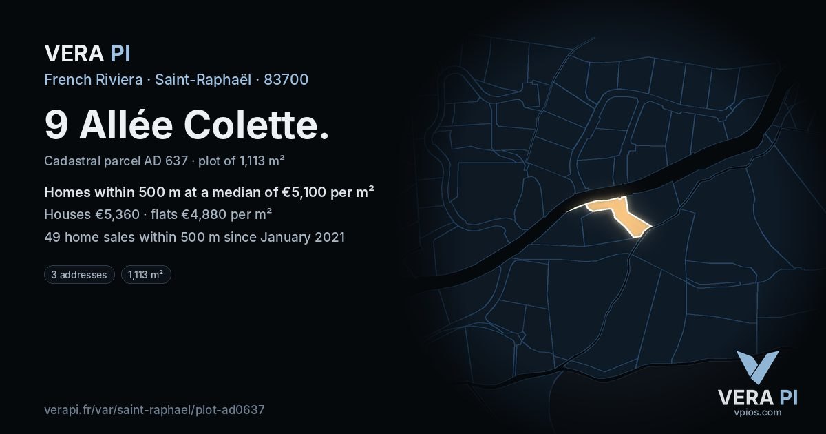 9 Allée Colette, Saint-Raphaël at night – the plot lit, the parcels around coloured by the prices near them