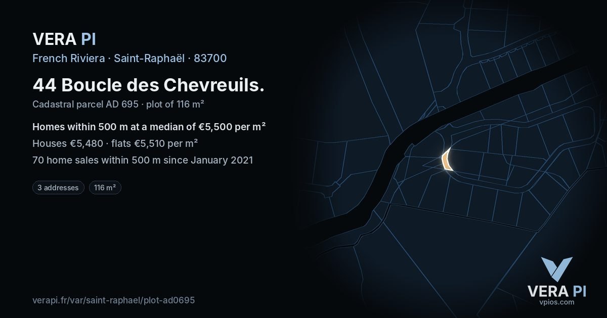 44 Boucle des Chevreuils, Saint-Raphaël at night – the plot lit, the parcels around coloured by the prices near them