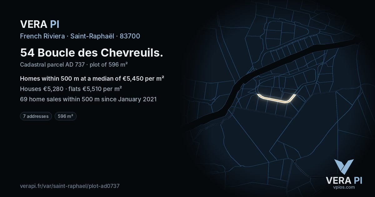 54 Boucle des Chevreuils, Saint-Raphaël at night – the plot lit, the parcels around coloured by the prices near them