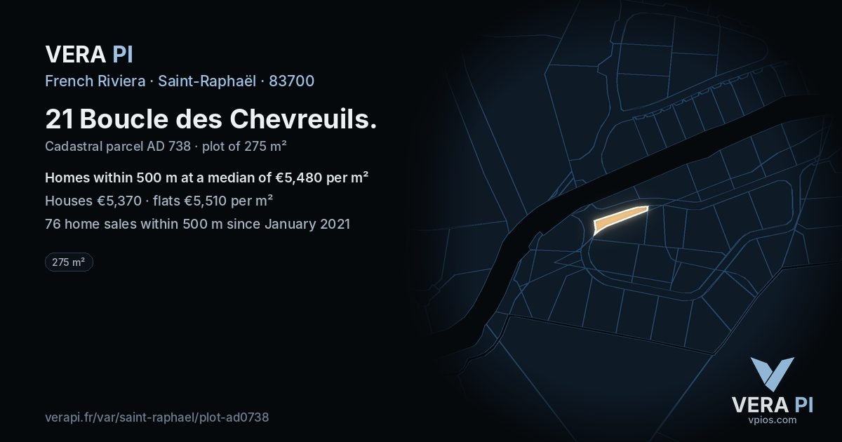 21 Boucle des Chevreuils, Saint-Raphaël at night – the plot lit, the parcels around coloured by the prices near them