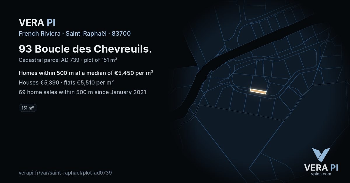 93 Boucle des Chevreuils, Saint-Raphaël at night – the plot lit, the parcels around coloured by the prices near them