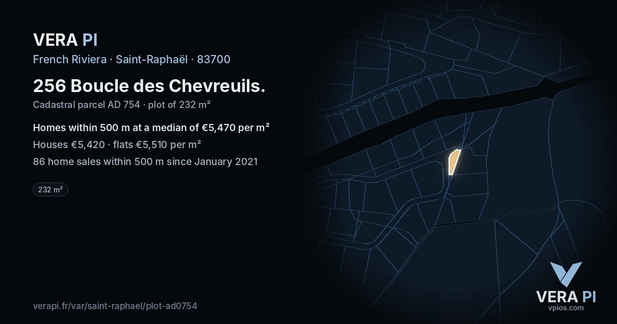 256 Boucle des Chevreuils, Saint-Raphaël at night – the plot lit, the parcels around coloured by the prices near them