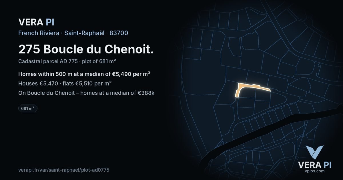 275 Boucle du Chenoit, Saint-Raphaël at night – the plot lit, the parcels around coloured by the prices near them