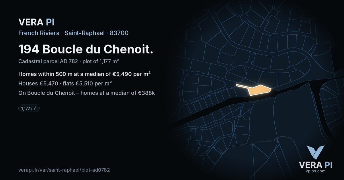 194 Boucle du Chenoit, Saint-Raphaël at night – the plot lit, the parcels around coloured by the prices near them