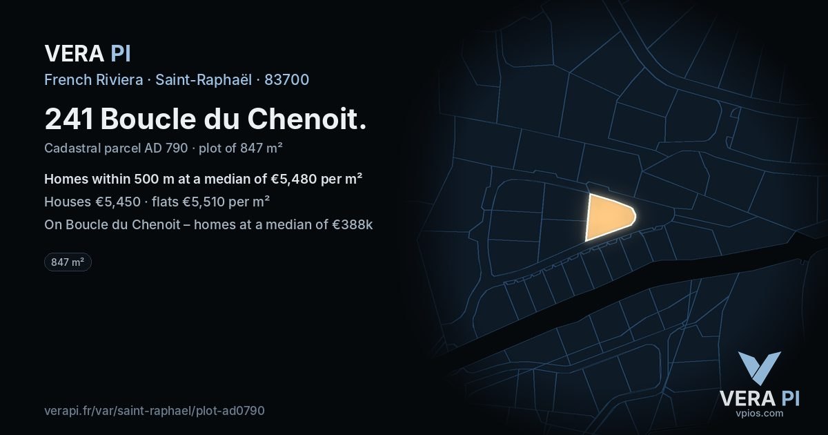 241 Boucle du Chenoit, Saint-Raphaël at night – the plot lit, the parcels around coloured by the prices near them