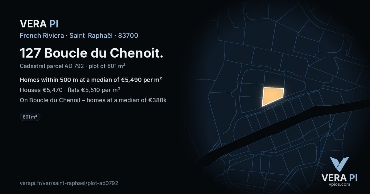 127 Boucle du Chenoit, Saint-Raphaël at night – the plot lit, the parcels around coloured by the prices near them
