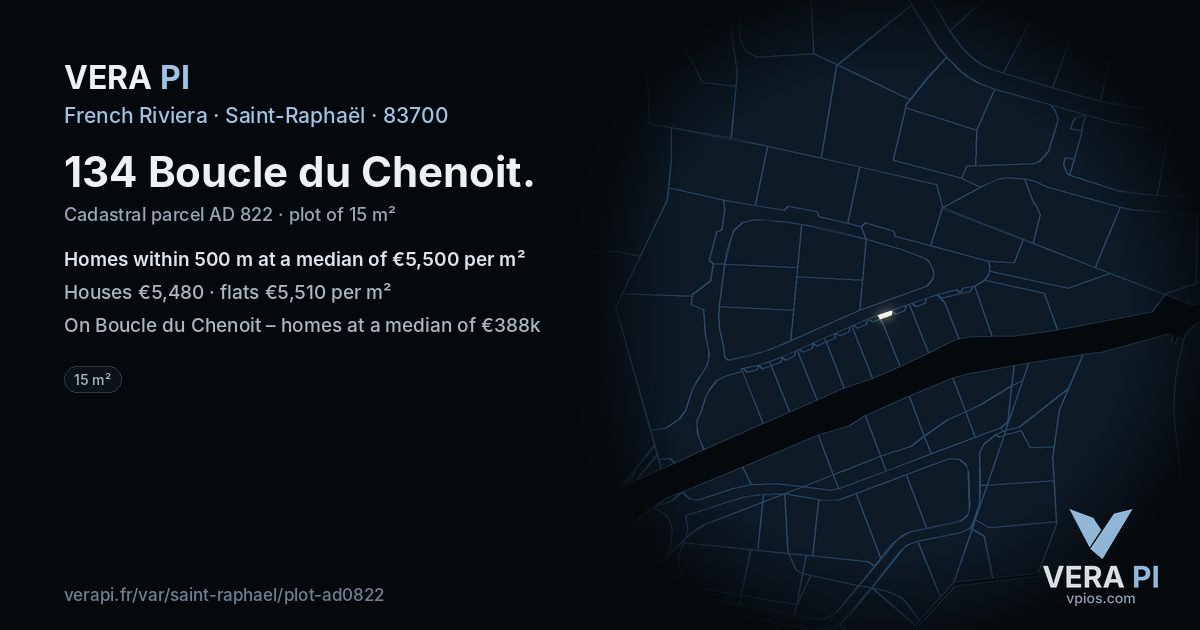 134 Boucle du Chenoit, Saint-Raphaël at night – the plot lit, the parcels around coloured by the prices near them