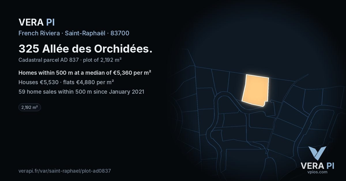 325 Allée des Orchidées, Saint-Raphaël at night – the plot lit, the parcels around coloured by the prices near them