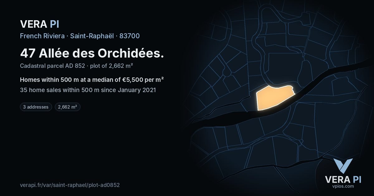 47 Allée des Orchidées, Saint-Raphaël at night – the plot lit, the parcels around coloured by the prices near them